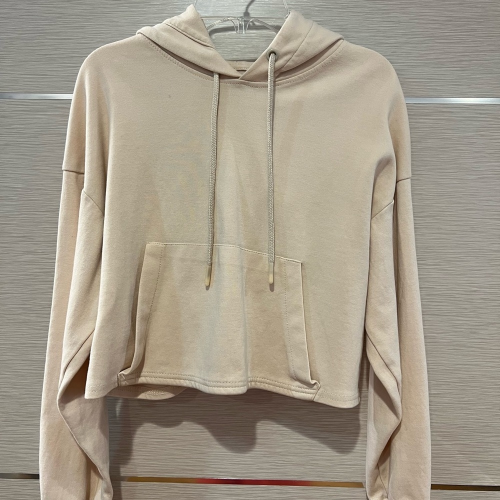 European crop sweatshirt for girls in size S.